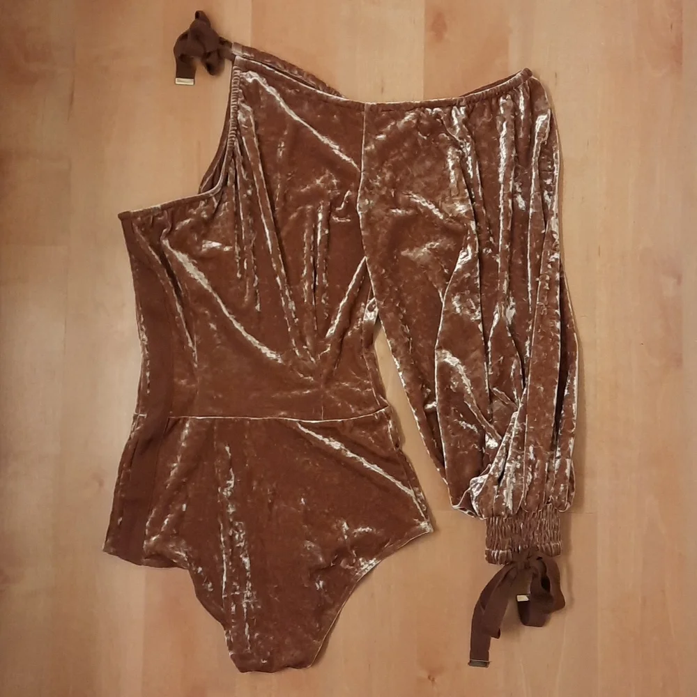 🥳HP🥳 NWT, HAH Hot as Hell Cafe Latte One Sleeve Velvet Bodysuit